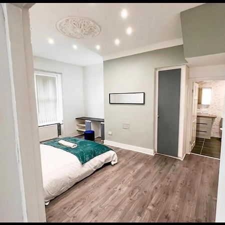 Lovely 1-Bedroom Apartment, Free Street Parking Newcastle-upon-Tyne Extérieur photo