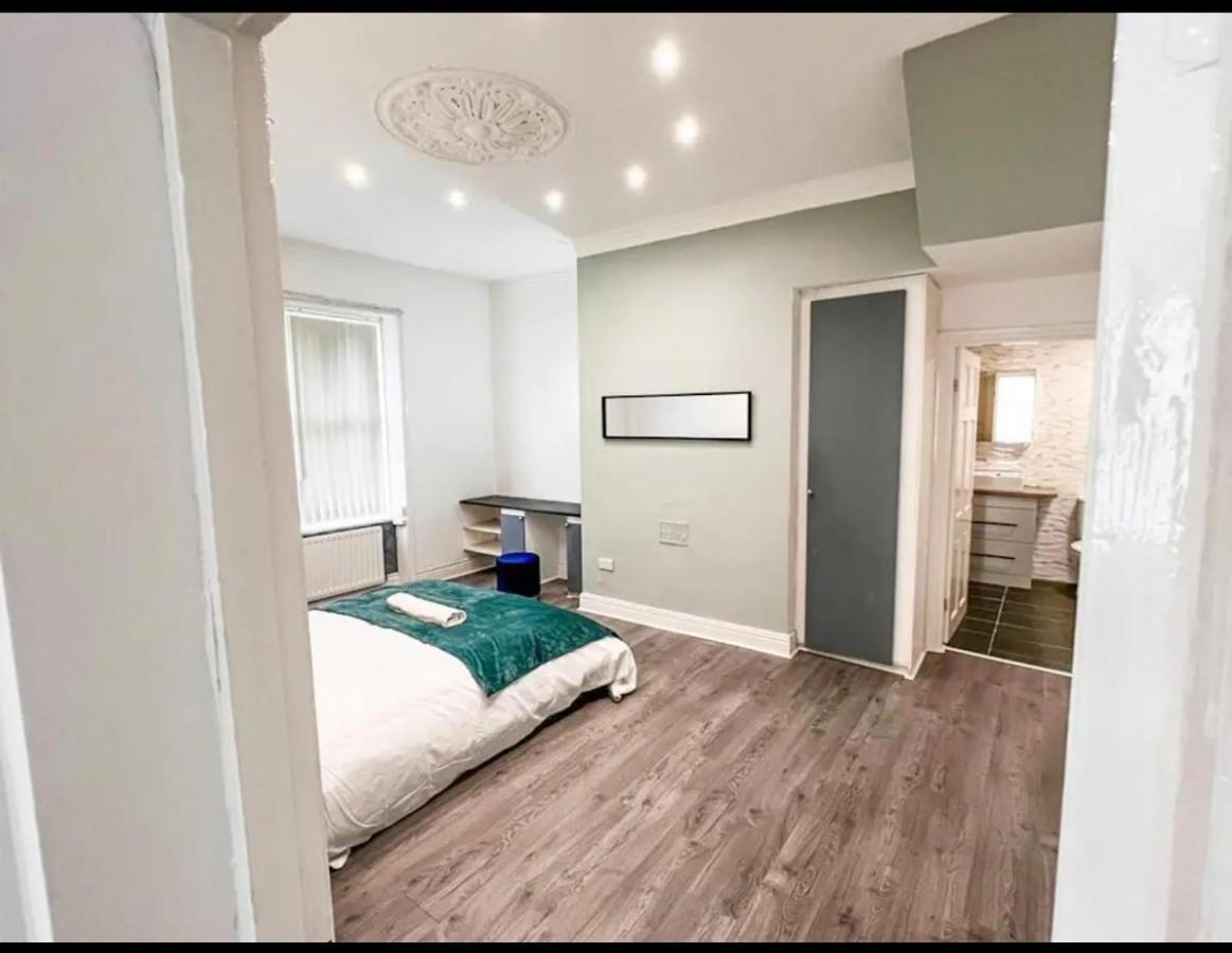 Lovely 1-Bedroom Apartment, Free Street Parking Newcastle-upon-Tyne Extérieur photo