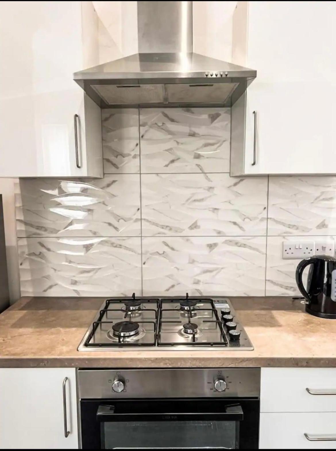 Lovely 1-Bedroom Apartment, Free Street Parking Newcastle-upon-Tyne Extérieur photo